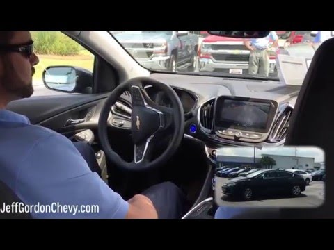 Assisted Self-Parking Demo on The All-New 2017 Chevrolet Volt Hybrid Premier