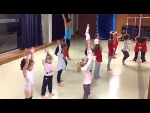 CE Sant Nicolau - Petites Escalfament Classe de Dansa