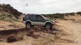 preview picture of video 'Suzuki Grand Vitara Rocks at Robe SA'