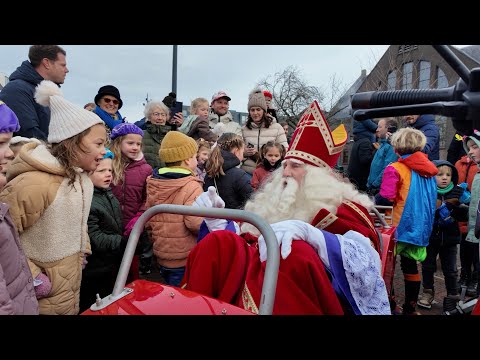 Sinterklaas in De Meern: Not a horse, but a motorcycle