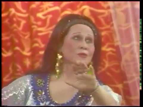 oxuyur Tacikistan və Azərbaycan SSR xalq artisti Leyla Şəripova