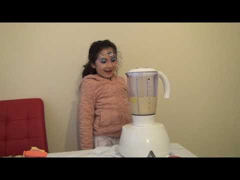 Isadora is making a Coconut Cake!