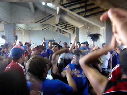 "LA BANDA DEL BUHO,LOCURA TOTAL" Barra: Los de Abajo • Club: Universidad de Chile - La U