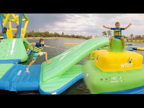 PARC AQUATIQUE GONFLABLE AQUAPARK - Fun Water Park sur la Mer