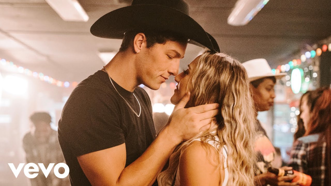 Ashley Cooke — Back In The Saddle