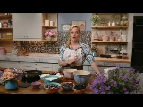 Mitt kök: Pannkakstårta med blåbär och grädde - TV4