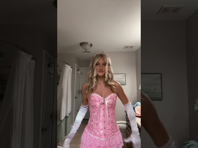 Vídeo relacionado con YOSICIL Disfraz Adulto Princesa de Cuento Elsa Costume Princesa Reino de Hielo para Mujer Traje de Fiesta de Navidad Halloween Cosplay Vestido de Princesa Elegante Princesa Halloween,Azul,2XL