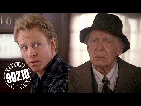 Steve Sanders Commits to Community Service