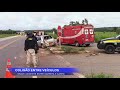 Colisão entre carreta e carro no trevo de acesso a Rolim de Moura na BR-364
