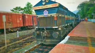 preview picture of video '12134/Mangalore junction -Mumbai CST SF Express Deparching from Karwar'