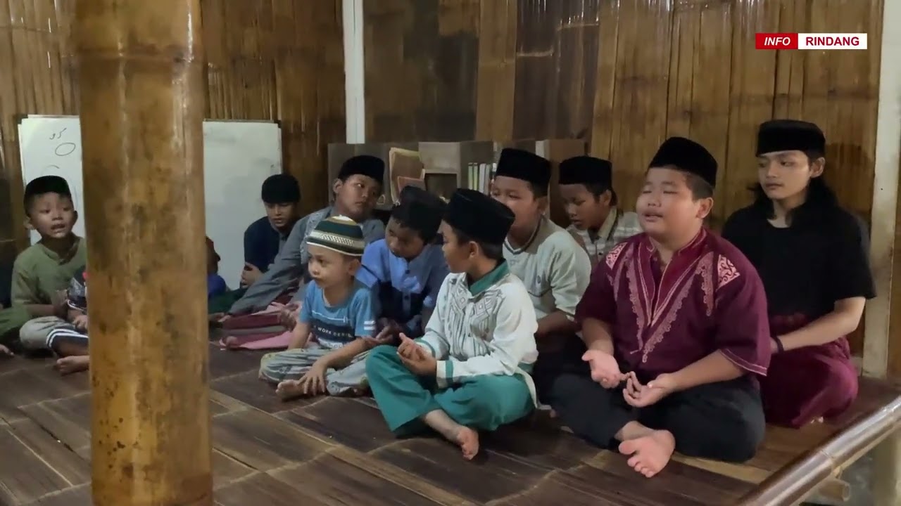 Penyaluran Wakaf Mushaf Al - Qur'an dan Uang Saku di Karawang - Jawa Barat