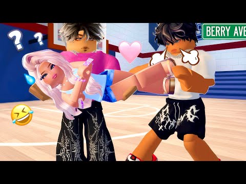 The School Crush and the Campus Boss Chasing After Me...(Berry Avenue)