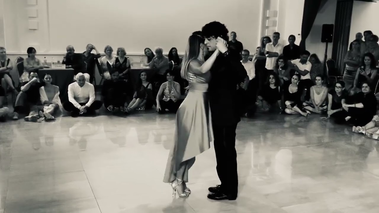 Video thumbnail for Federico Naveira y Sabrina Masso - Amurado - Casas