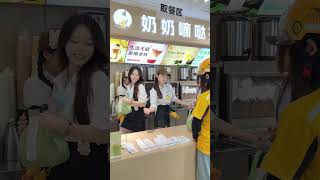 Download lagu POV: Perfect vibe dance in a boba tea shop 🧋✨💃 #bubbleshopdance 1231 mp3