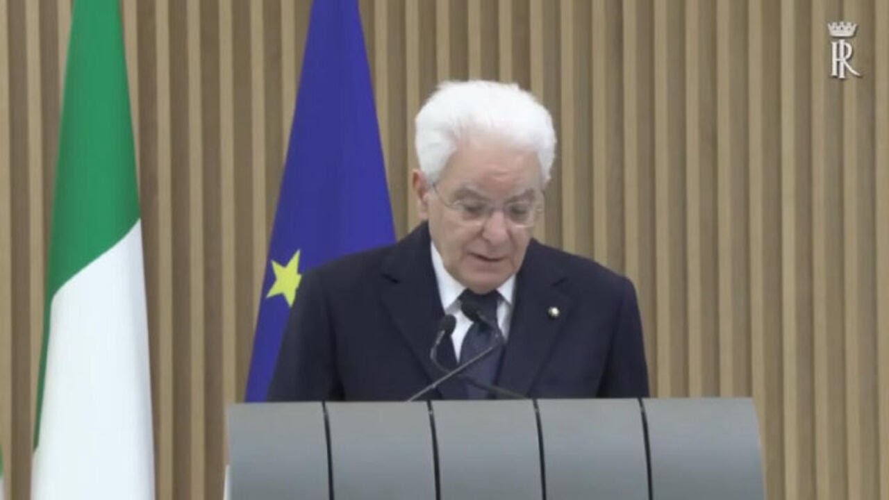 Mattarella: Nell'epoca delle "poli-crisi" indispensabile una "poli-diplomazia"