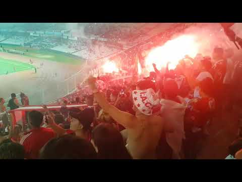 "Bengalas en la popular, hinchada de Instituto" Barra: Los Capangas • Club: Instituto