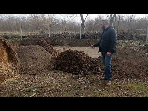 Mélymulcsos kertészkedés. Vastag termőtalaj létrehozása szárbontóbaktériumok segítségével.