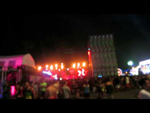 Hardwell playing "At Night vs Numb vs Who Is Ready To Jump" @ Electric Daisy Carnival 06/22/13