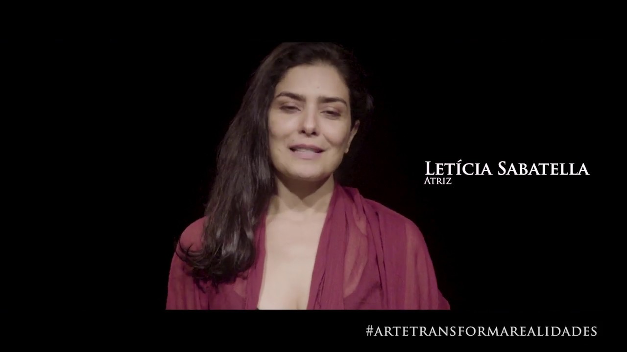 Letícia Sabatella - A Arte Abraça Brumadinho