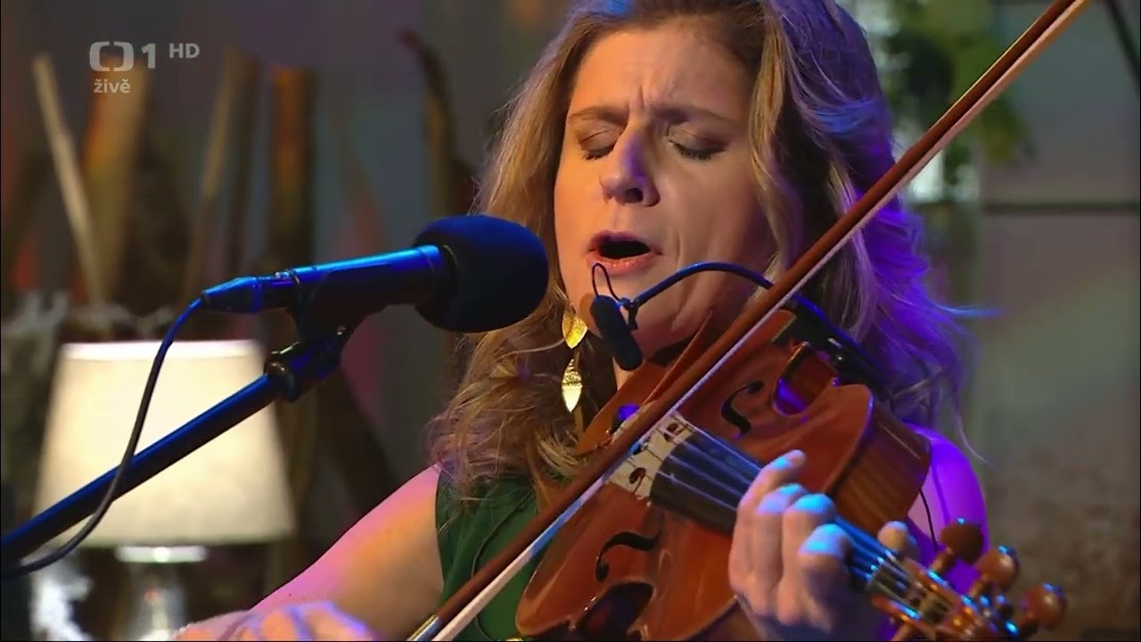 Gabriela Vermelho - Studzená rosenka (live ČT - Sama doma 8. 12. 2023)