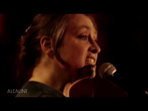 Plaza Francia - La Mano Encima (Alcaline Le Mag)