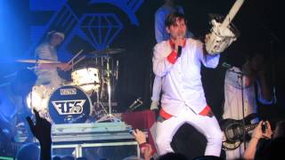 Family Force 5 - Chainsaw (LIVE)