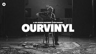 Musik-Video-Miniaturansicht zu Nose On the Grindstone Songtext von Tyler Childers & OurVinyl