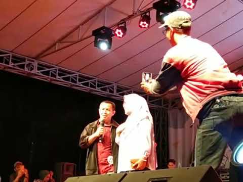 Romantis dan Bikin Baper, Sekwan Janwar Duet Bareng Istri di Sinjai Fest and Expo
