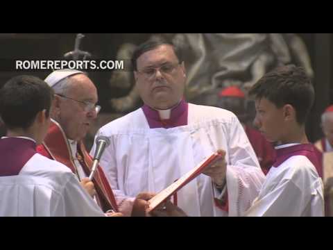 Pope sends off Cardinal Francesco Marchisano in funeral Mass