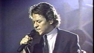 Robert Palmer - Addicted To Love (Solid Gold)