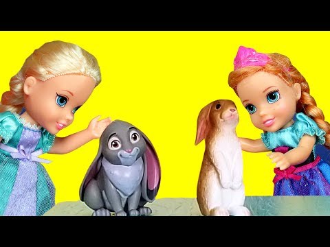 PETS ! Elsa and Anna toddlers at school - spelling - Barbie is the teacher
