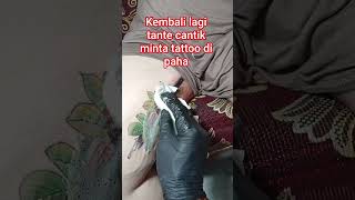 Download lagu kembali lagi tante cantik minta tattoo di paha.. #tattoopermanen #hometattoo #rosetattoo mp3