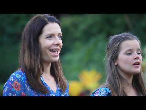 11 Solo en Jesús - Naomí & Vivien