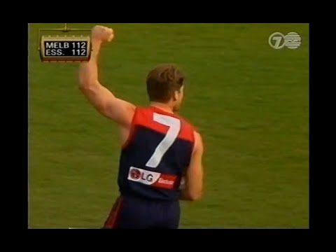 Darren Kowal gives the Demons the lead with 11 minutes to go - Melbourne - 1999 Round 7 v Essendon