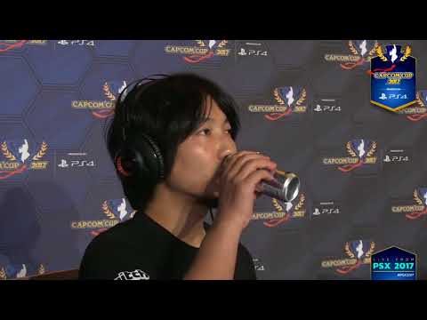 Momochi(ken) vs Daigo(Guile) Capcom Cup 2017 Crazy Match!