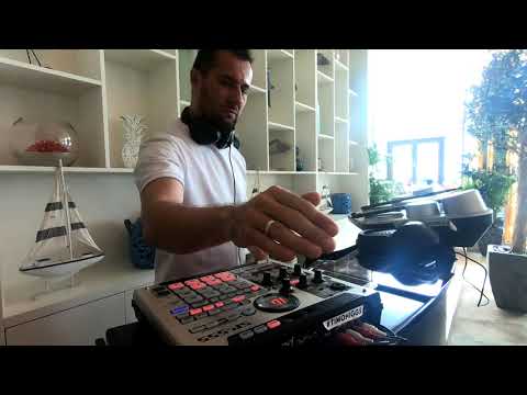 Timo Higgs - Dubai - DJ+drums - Fairmont the Palm 2019 - Seagrill (2)