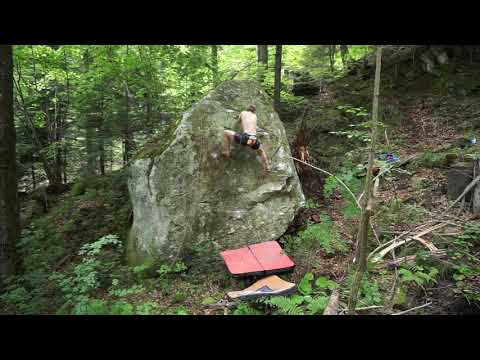 bouldering la cascadă. FA Paulene