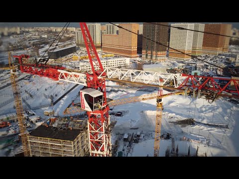 ЯРКИЙ ВЕЛИКАН! Башенный кран QTZ-250. Солнечный зимний день. Люблинский парк. Tower crane