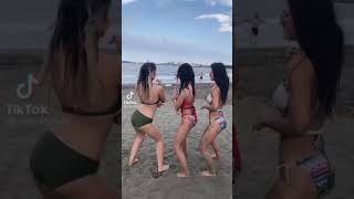 16歳ありがちなビーチで尻揺れ