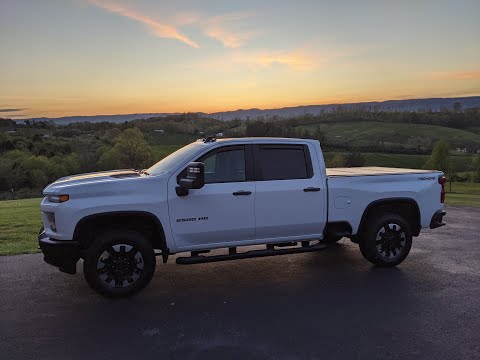 Gator EFX hard fold cover installed on 2020 Silverado 2500 HD