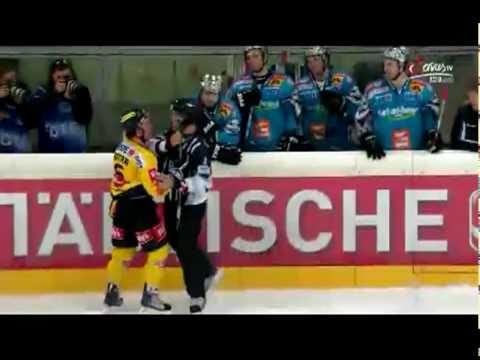 Rafael Rotter geht auf Referee los (05.12.2010, EV Vienna Capitals : EHC Liwest Black Wings Linz)