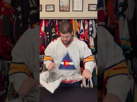 Phil Unboxes a LA Kings Alt