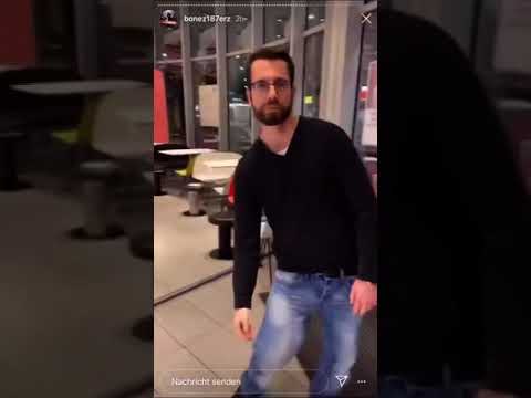 Bonez MC gibt betrunkenen Mann iced out Uhr 😂🤣