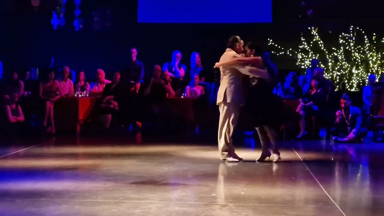 Roque Castellano e Giselle Gatica em 24/11/22. No Milongueros All Aboard. 4/4