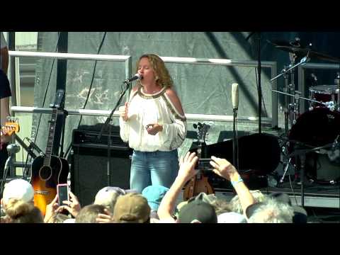 Amy Helm & The Handsome Strangers - "Didn't It Rain" - Mountain Jam 2015