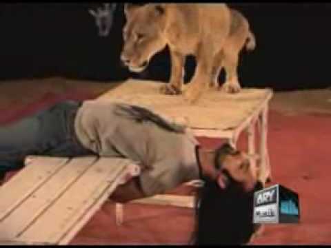 LIVING ON THE EDGE Waqar's Den Auditions Episode 1 Part 1 14th JAN 2010