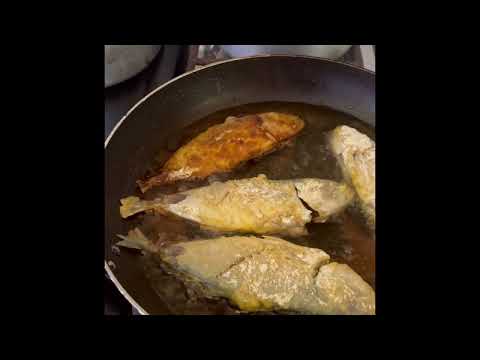 Frying fish  island style #shorts  #grenada  #fryfish  #islandvibes