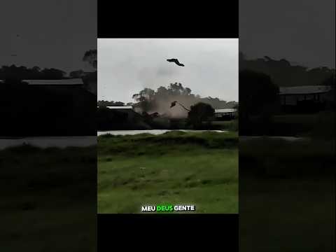 Vendaval causa destruição no interior de #catuipé no estado do #riograndedosul #vento #tornado⛈️🚨!!!