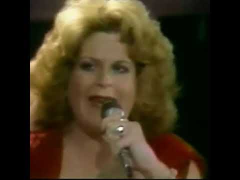 Shirley Bassey - Copacabana / Karen Young - Hot shot / Michael Zager Band - Let's all chant / Aneka