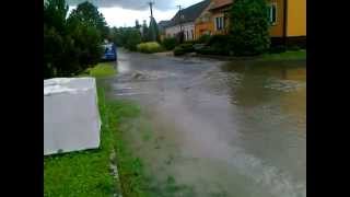 preview picture of video 'Přívalové deště - Drnholec 2014-09-20 - zaplavená ulice Dyjská'